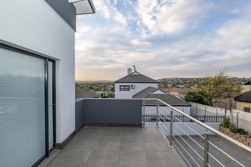 4 Bedroom Property for Sale in Kaapsig Western Cape